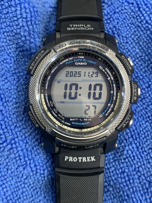 CASIO protrek часы .