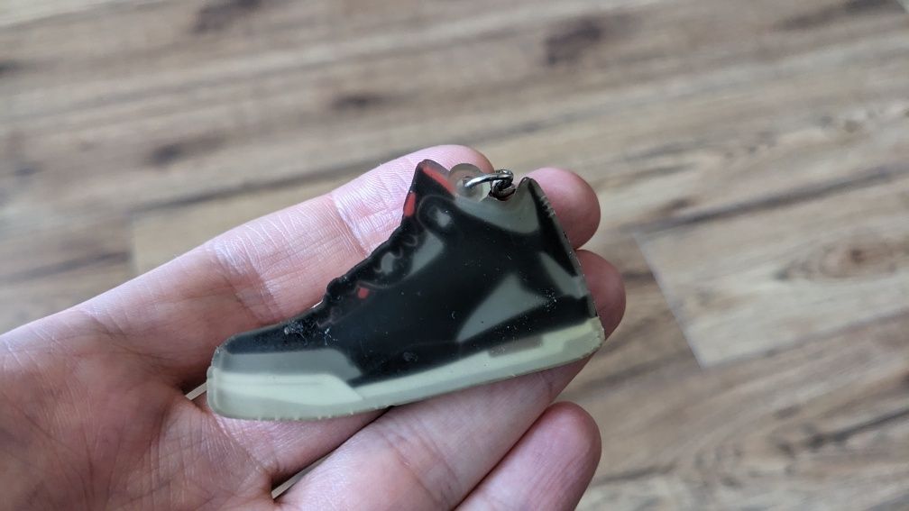 Brylok, bryloczek Keychain Air Jordan III