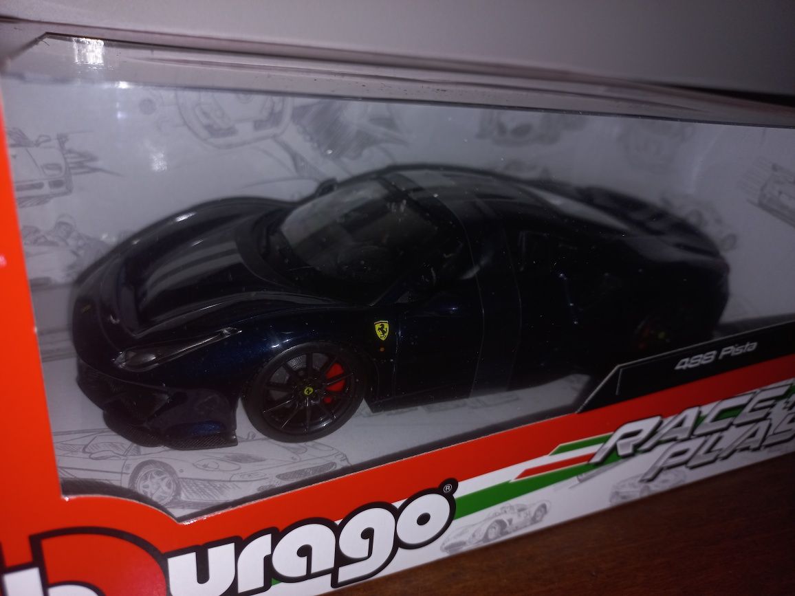 Bburago Ferrari 488 Pista,  skala 1:24,race+play