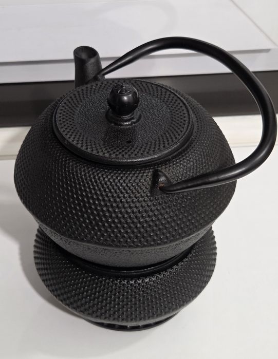 Czajnik żeliwny z podgrzewaczem