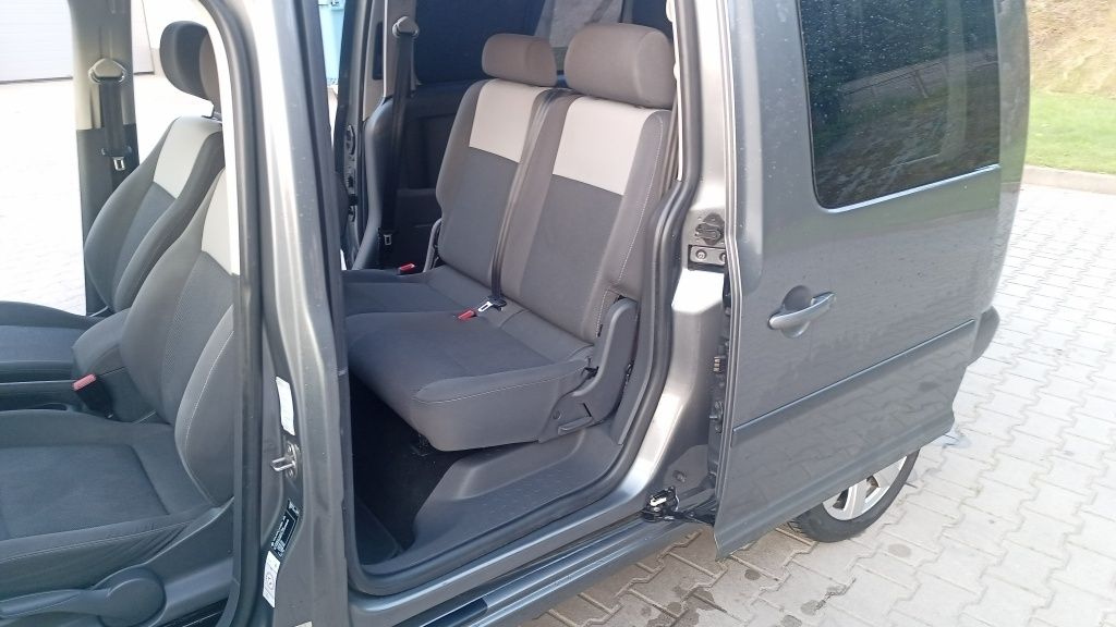 VW  CADDY  MAXI  Long 7 osób