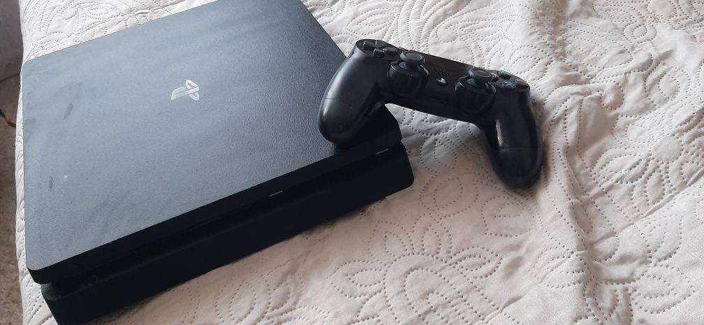 Продам Playstation 4 Slim