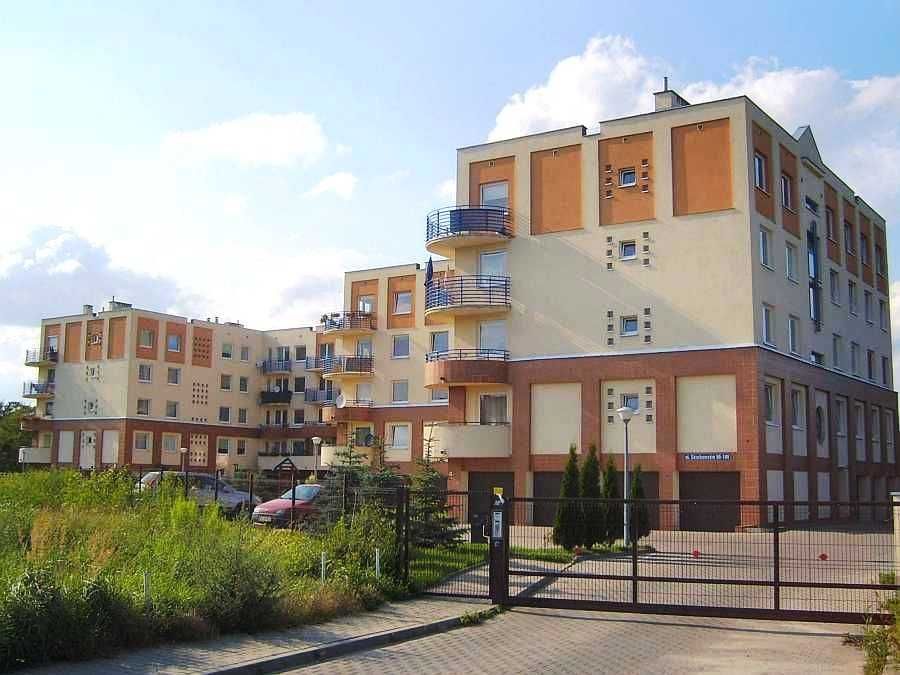 Garaż zamykany 18m2, samodzielny, ul. Skarbowców 90-100,