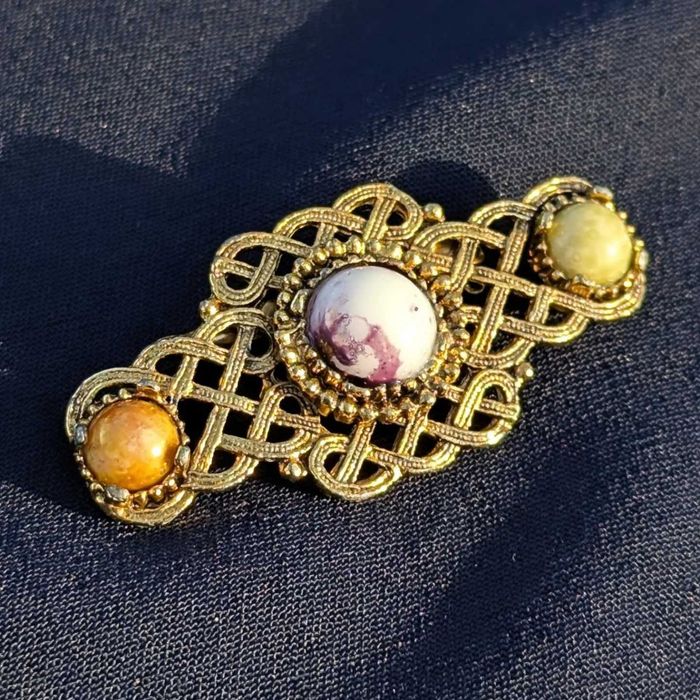 Вінтажна брошка з кельтським плетенням