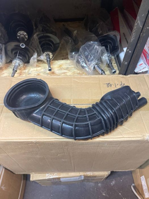 Гофра воздуховода патрубка Audi 80/100 c3 2.0 048133357A