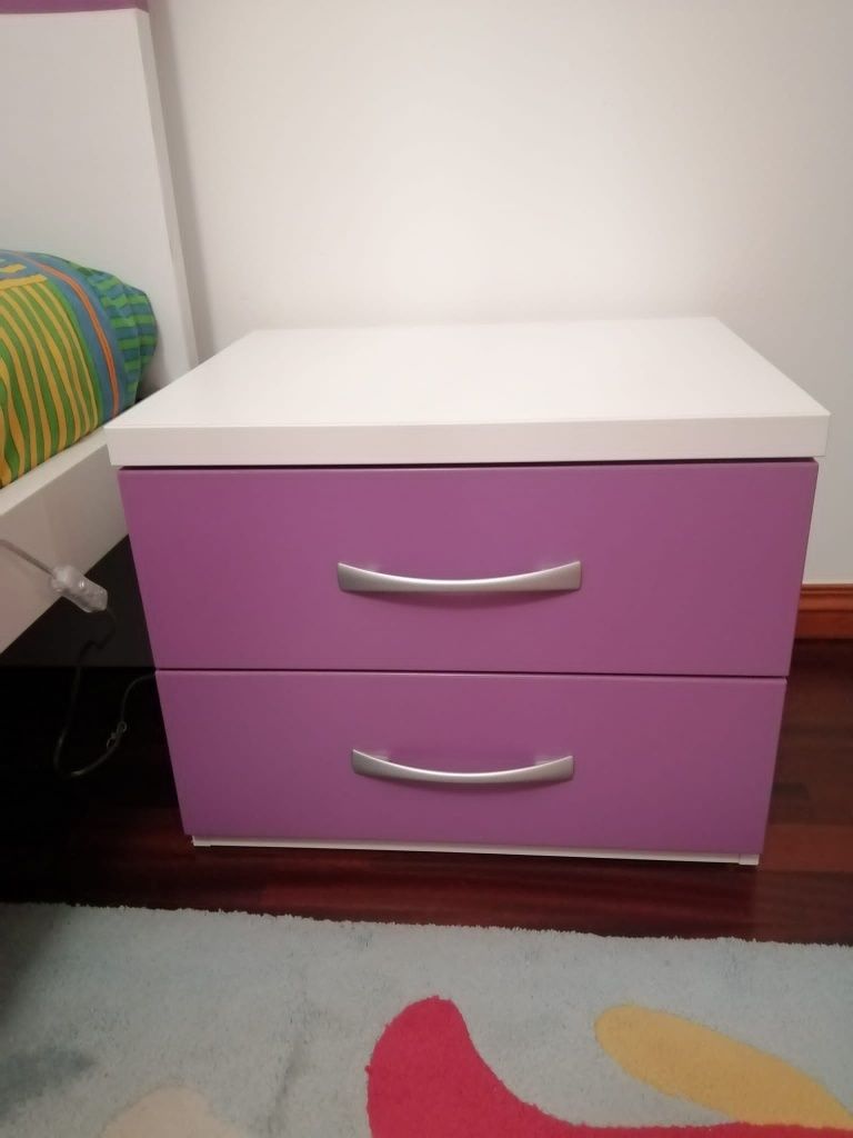 Cama de criança+mesa de cabeceira