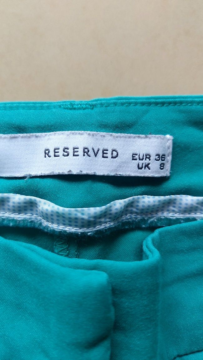 Zielone spodnie trzy czwarte do połowy łydki Reserved rozm. S