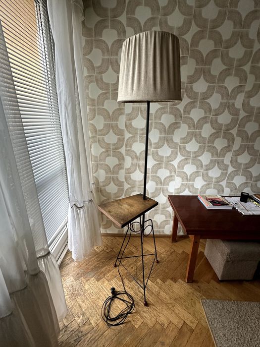 Lampa stojąca PRL ze stolikiem vintage