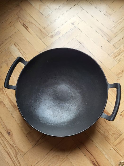 Wok żeliwny Duka średnica 35 cm stan idealny