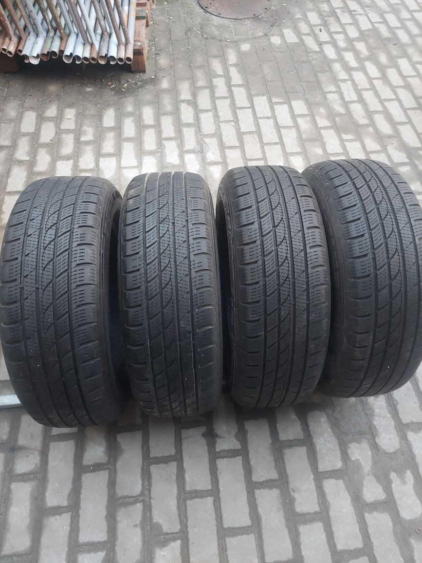 4x opony zimowe 215 65 R16 98H Minerva Ice plus S220