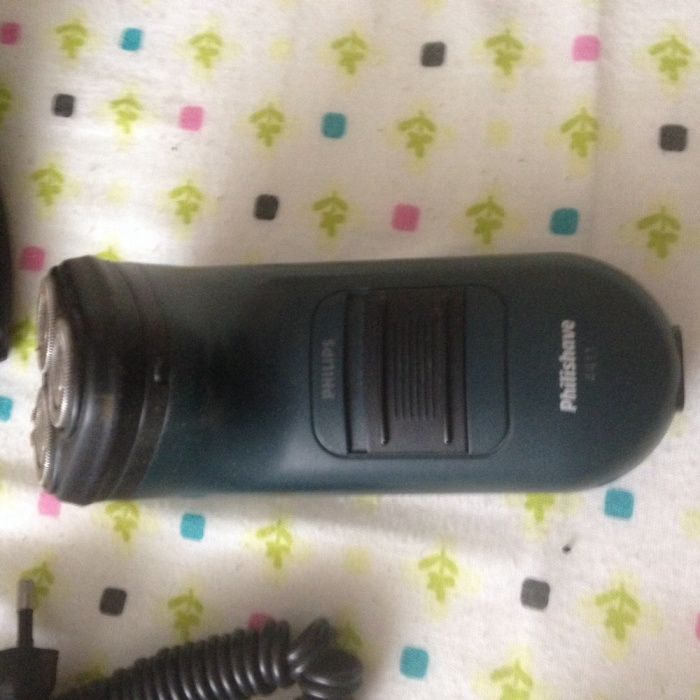 Máquina barbear Philips c/bolsa transporte-pouco uso