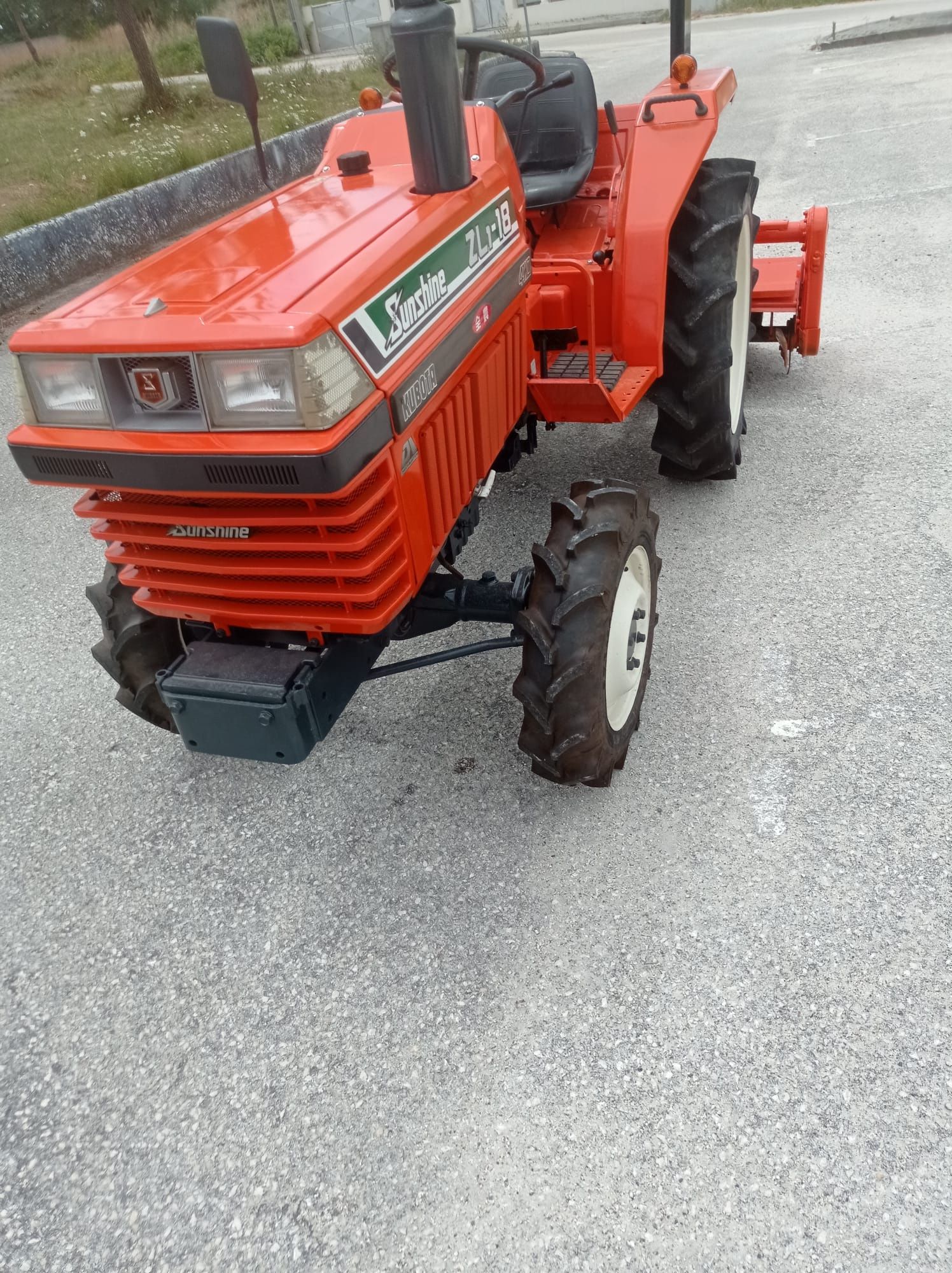 Trator com Frese Kubota Sunshine