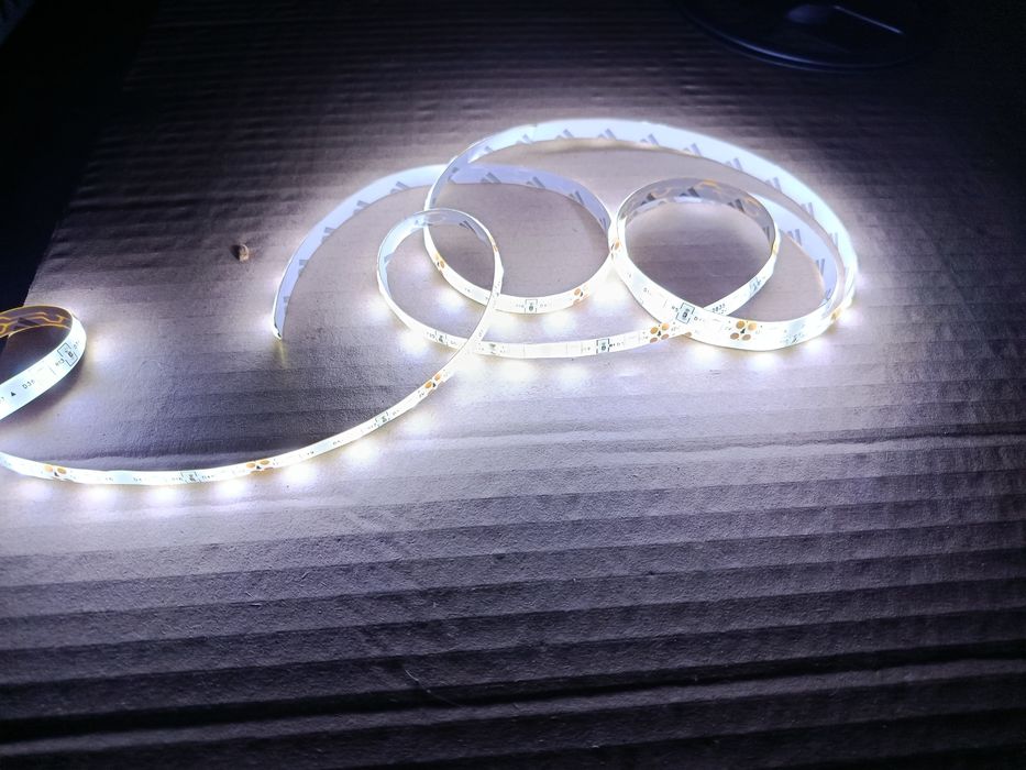 Діодні (LED) стрічки 12V білі