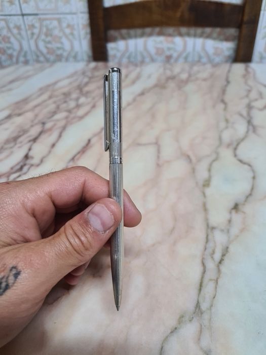 Caneta azul em prata