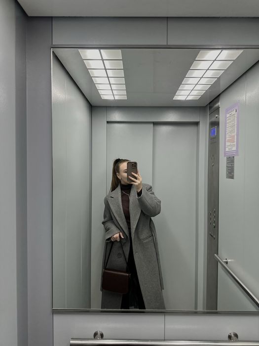 Сіре пальто українського виробника