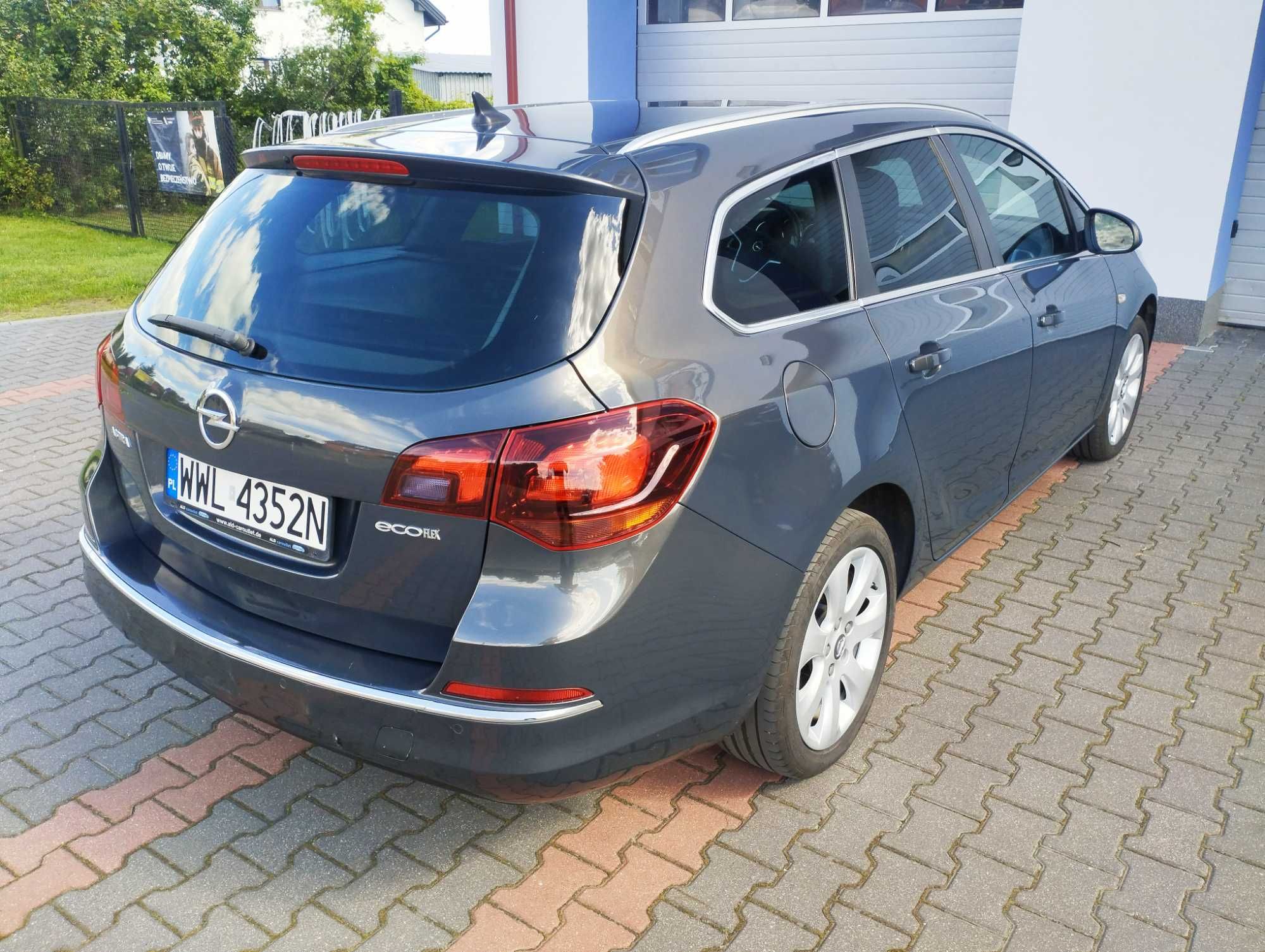 Opel Astra J 1.6 CDTI Kombi IV Facelifting 2014r Navi Alu LED 8xPDC