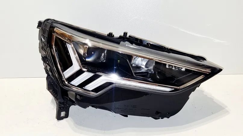 REFLEKTOR PRAWY FULL LED AUDI Q3 83A941012 EUROPA