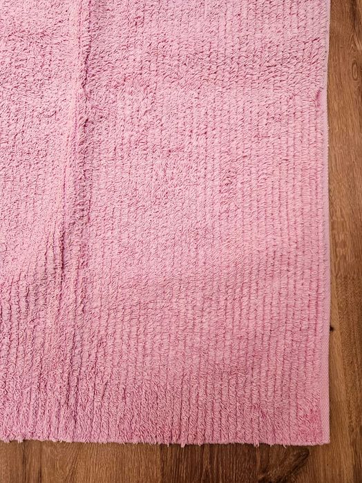 Carpete cor de rosa pêlo curto