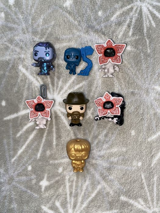 Киндер джой очень странные дела, фигурки обмен