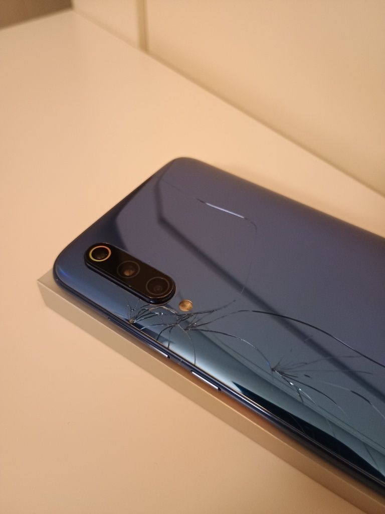 Xiaomi Mi9 Ocean Blue 6/128 GB /case 3mk/szkło 3mk