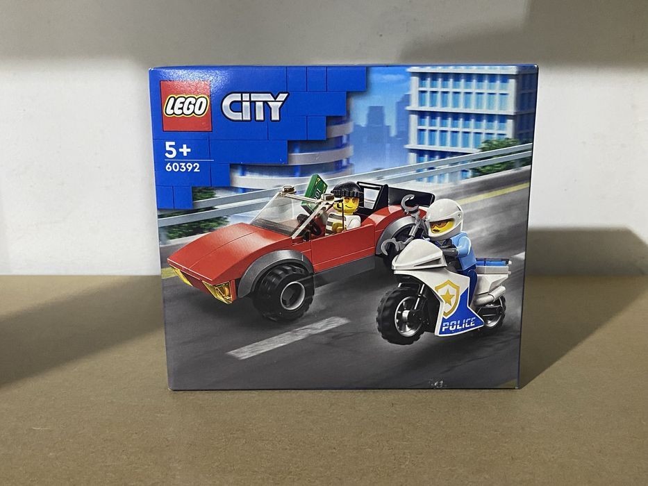 LEGO 60392 Motocykl policyjny pościg za samochodem