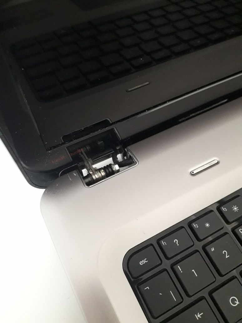 Laptop HP Pavilion dv7 - 4013el - włącza się - uszkodzony