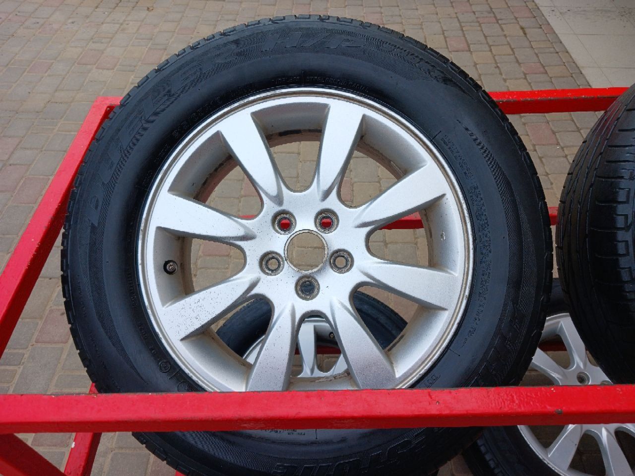 Колеса R 16 215/65   Шини Bridgestone та магнієві диски