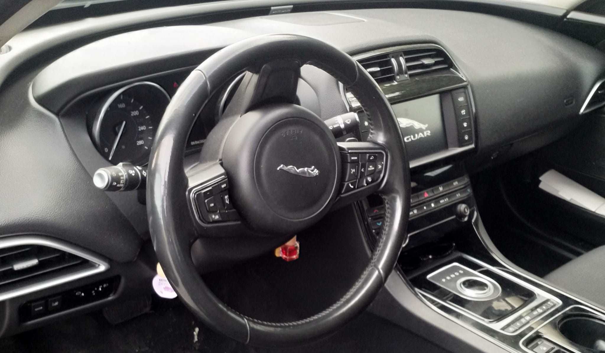 Jaguar XE 2.0 - espetacular