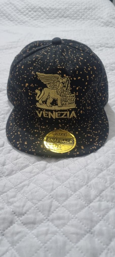 Chapeu Preto/Dourado Veneza