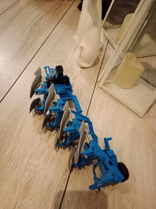 Siewnik Amazone i pług Bruder