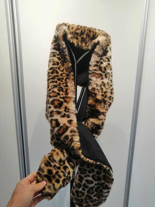 Gola de pêlo leopardo