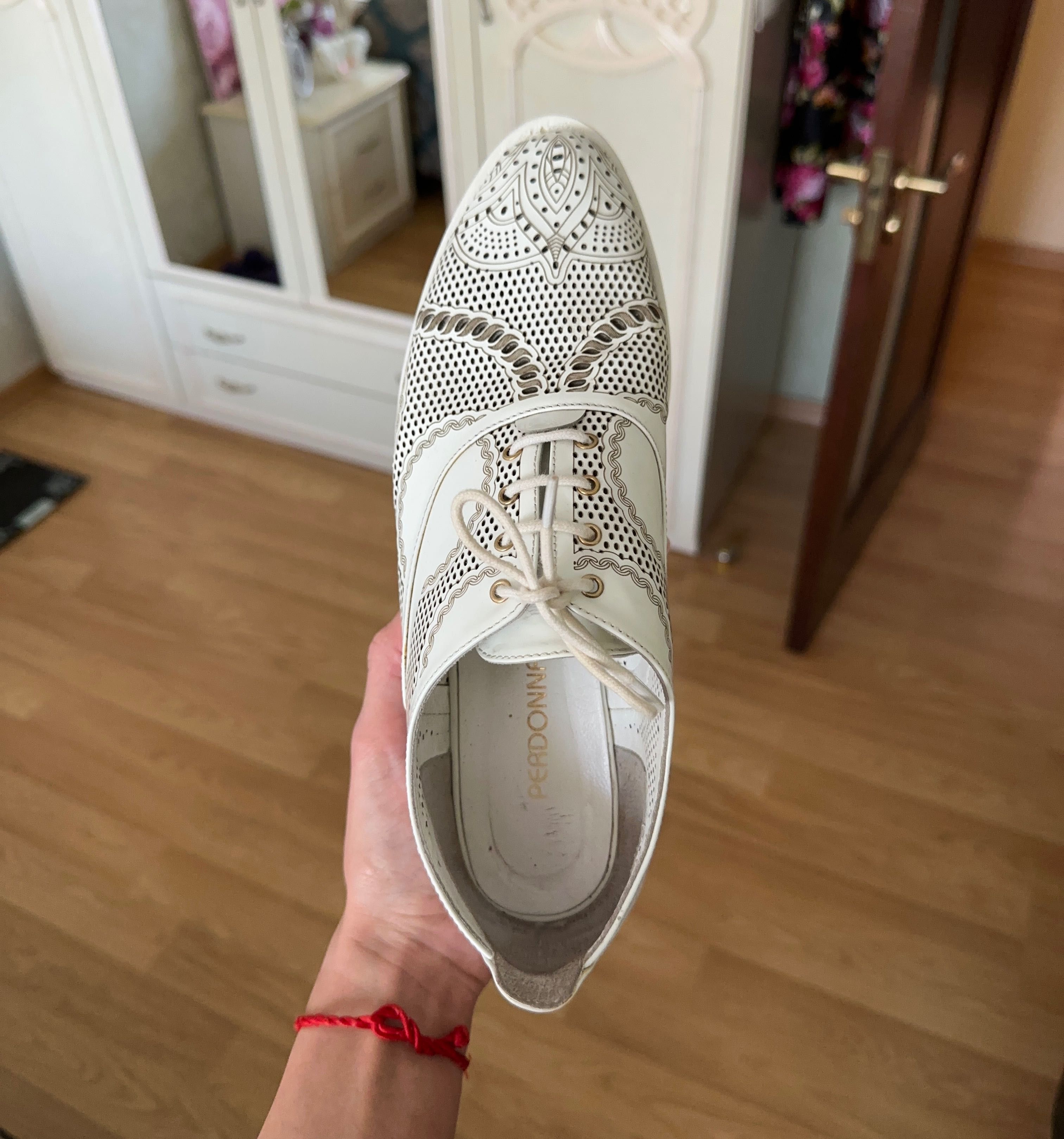 Белые туфли 41го размера