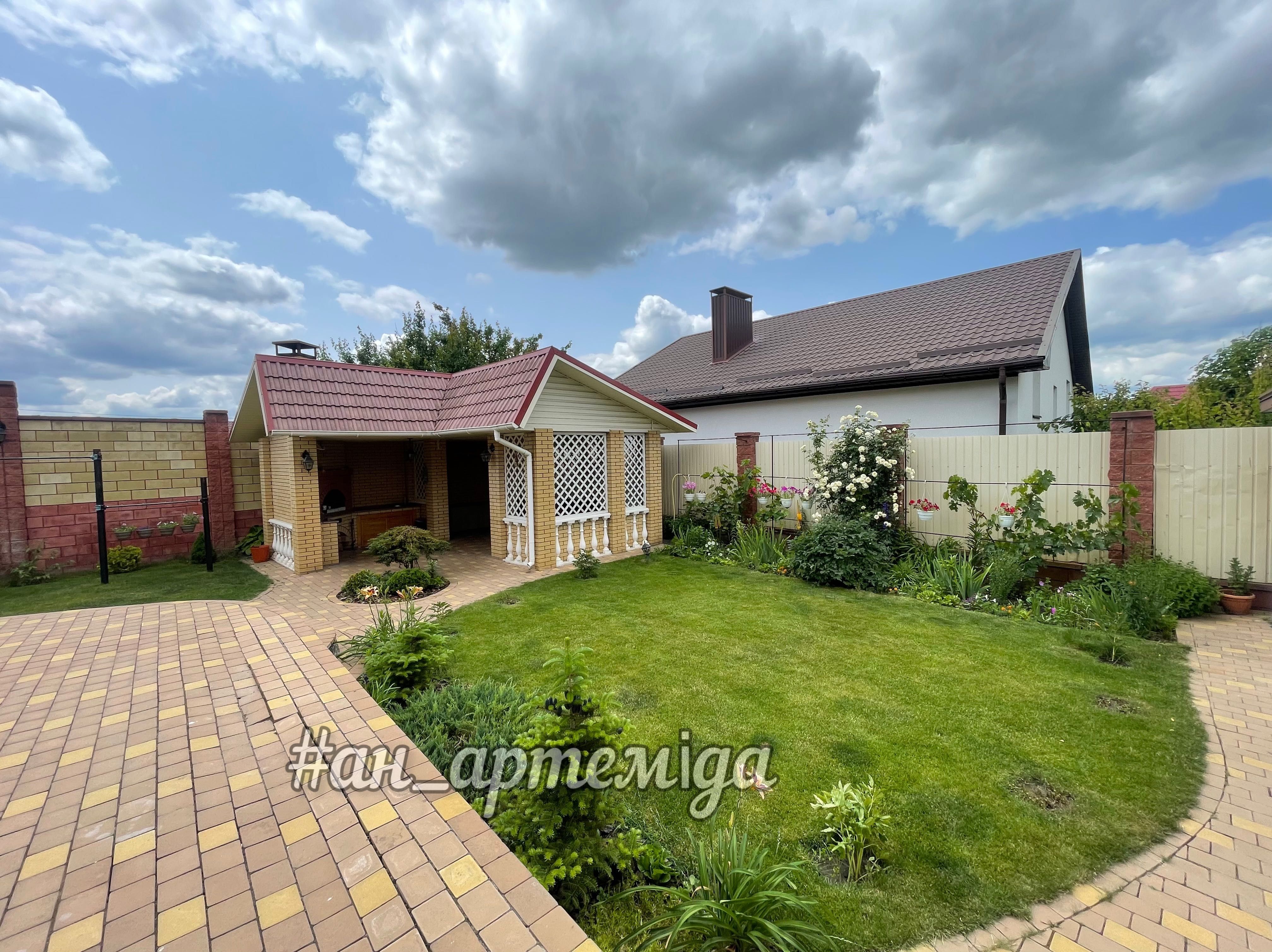 Продам современный Дом р-н Мирный г. Днепр с гостевым домом и баней