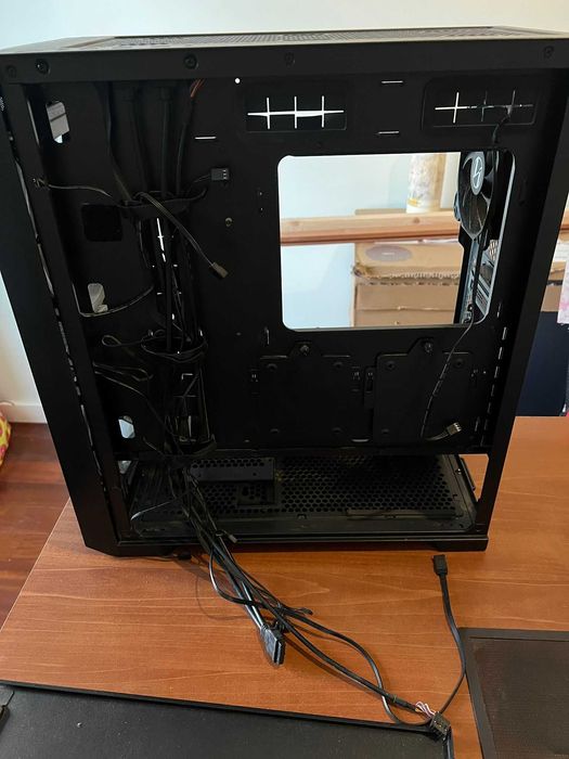 Caixa ATX Lian LI Lancool 215