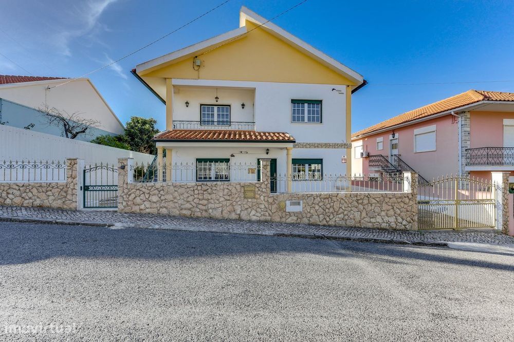 Moradia Isolada de Sonho: Espaço, Conforto e Tranquilidade com Jardim