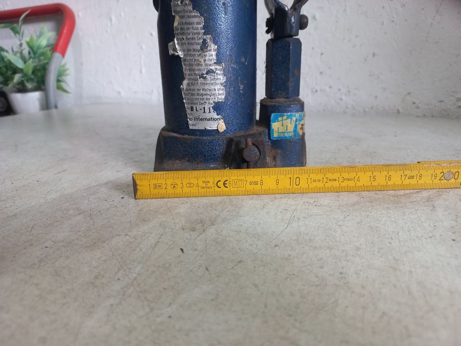 Niemiecki Podnośnik hydrauliczny 5T