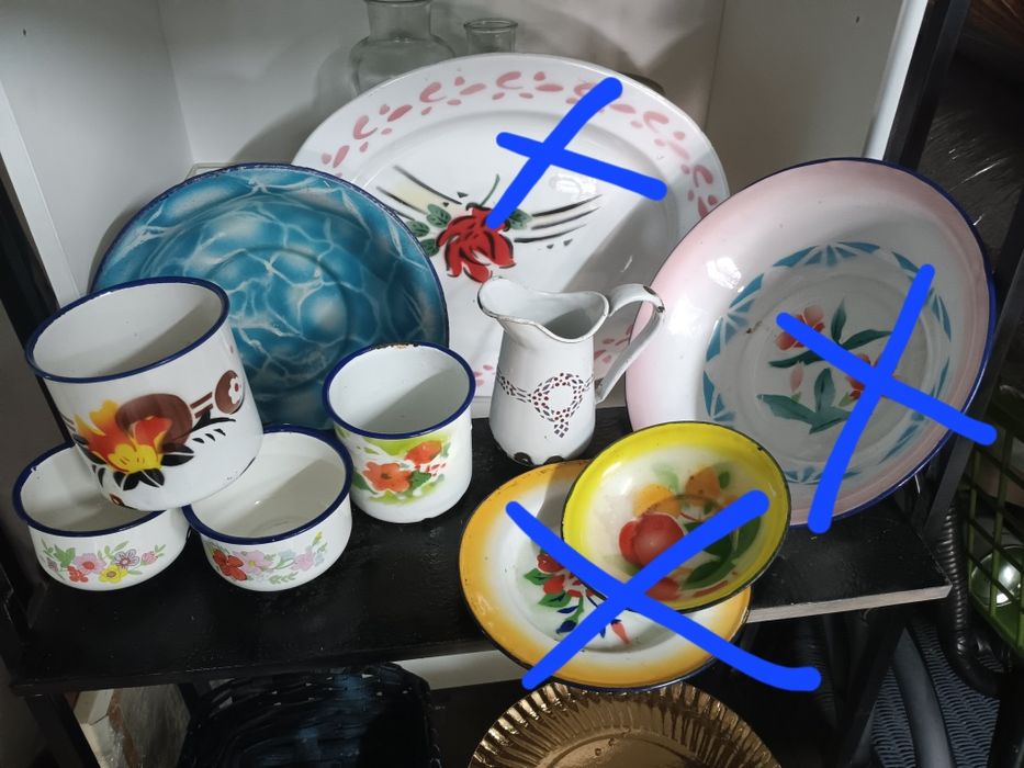 Varias peças de esmalte antigas