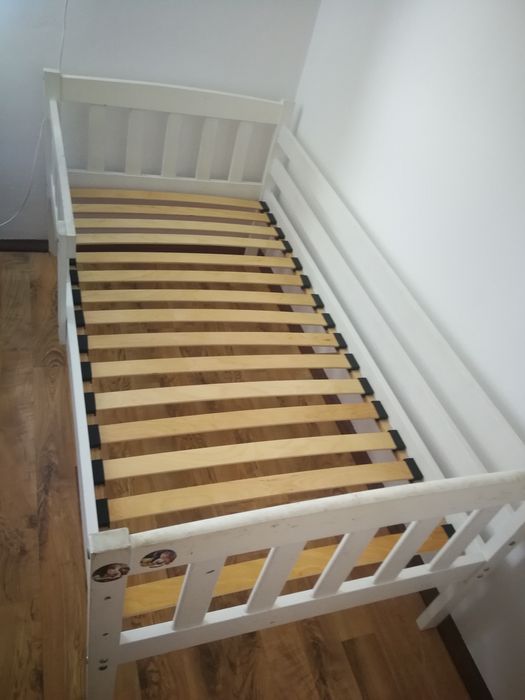 Łóżko dziecięce 160x84  wraz z materacem