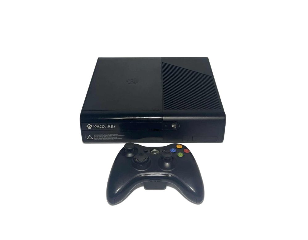 Konsola Microsoft Xbox 360 E 30GB z padem, zasilaczem i 6 grami