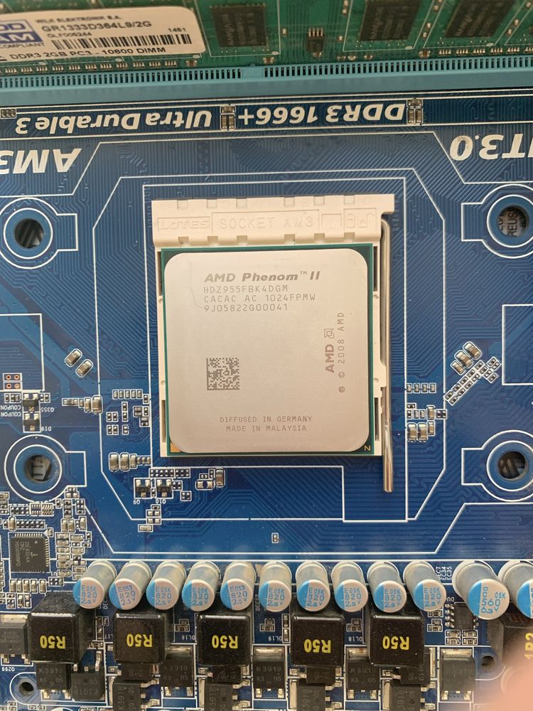 Комплект: материнка Gigabyte MA770T-UD3 + Phenom II X4 955 + 8 ГБ DDR3