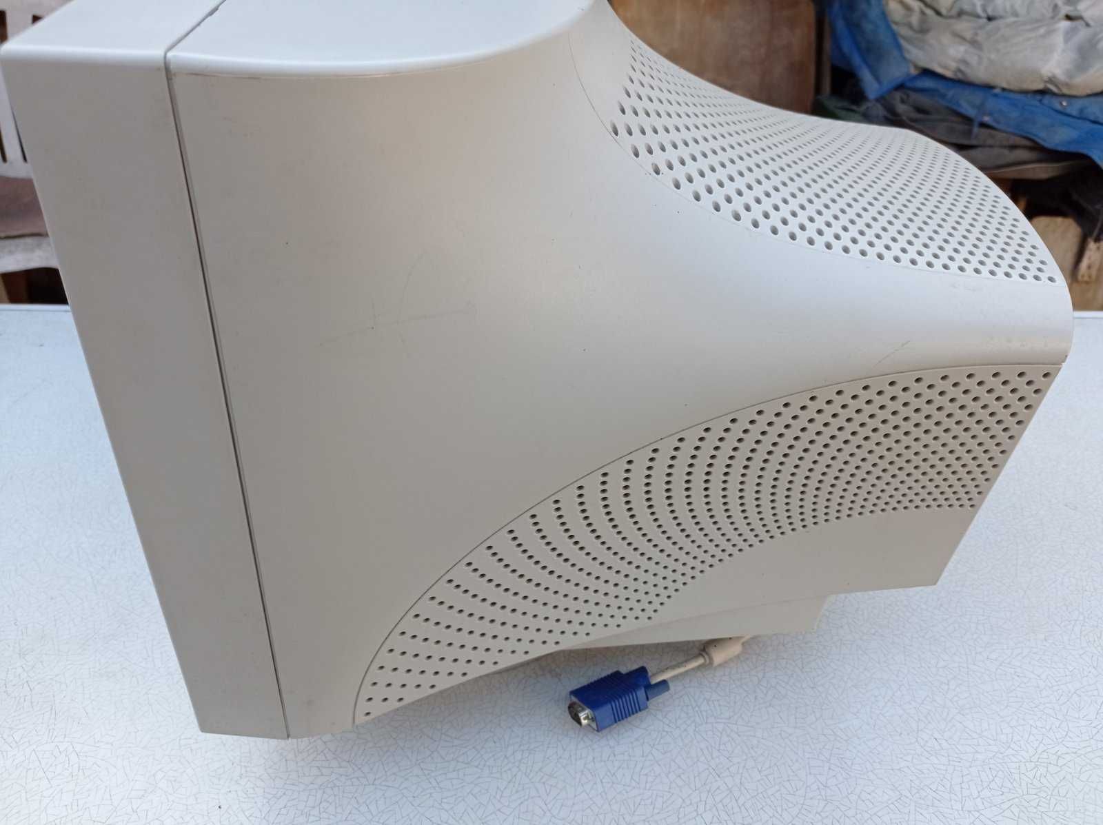 Кольоровий монітор SAMSUNG 765 MB S