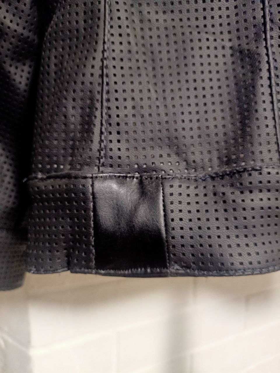 Знижка Чоловіча чорна куртка бренду piazzaitalia