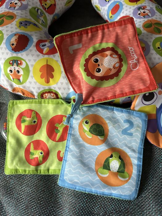 Подушка-ігровий центр Chicco