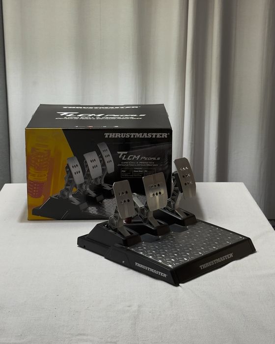 Simulador de corrida -Kit Simracing (2 volantes thustmaster + Pedais)