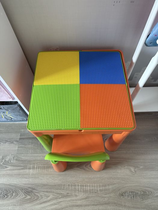 Продам дитячий стіл зі стільцями