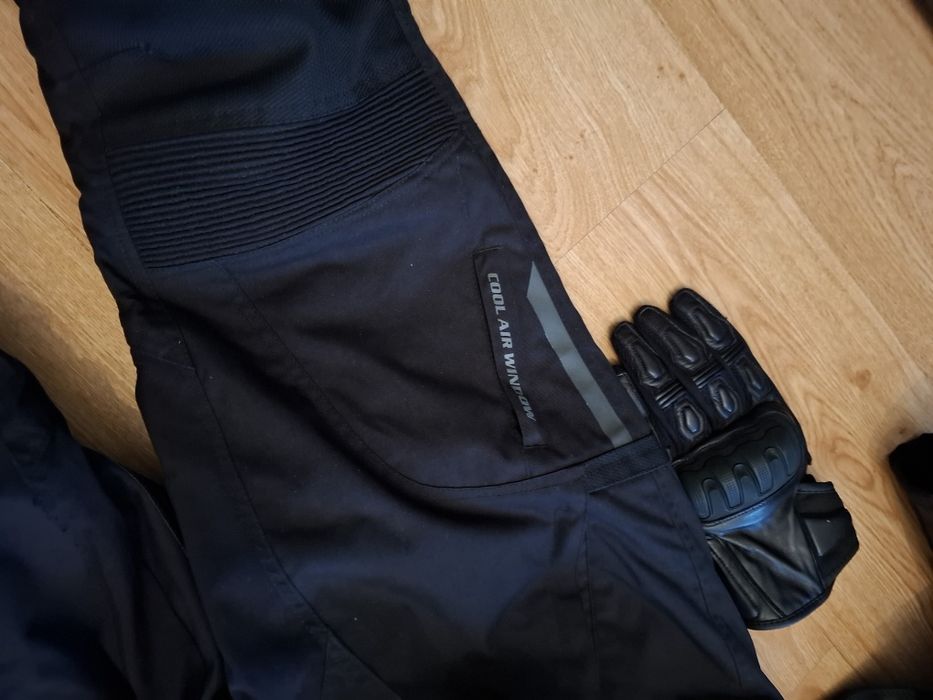 Komplet ubrania na motocykl.