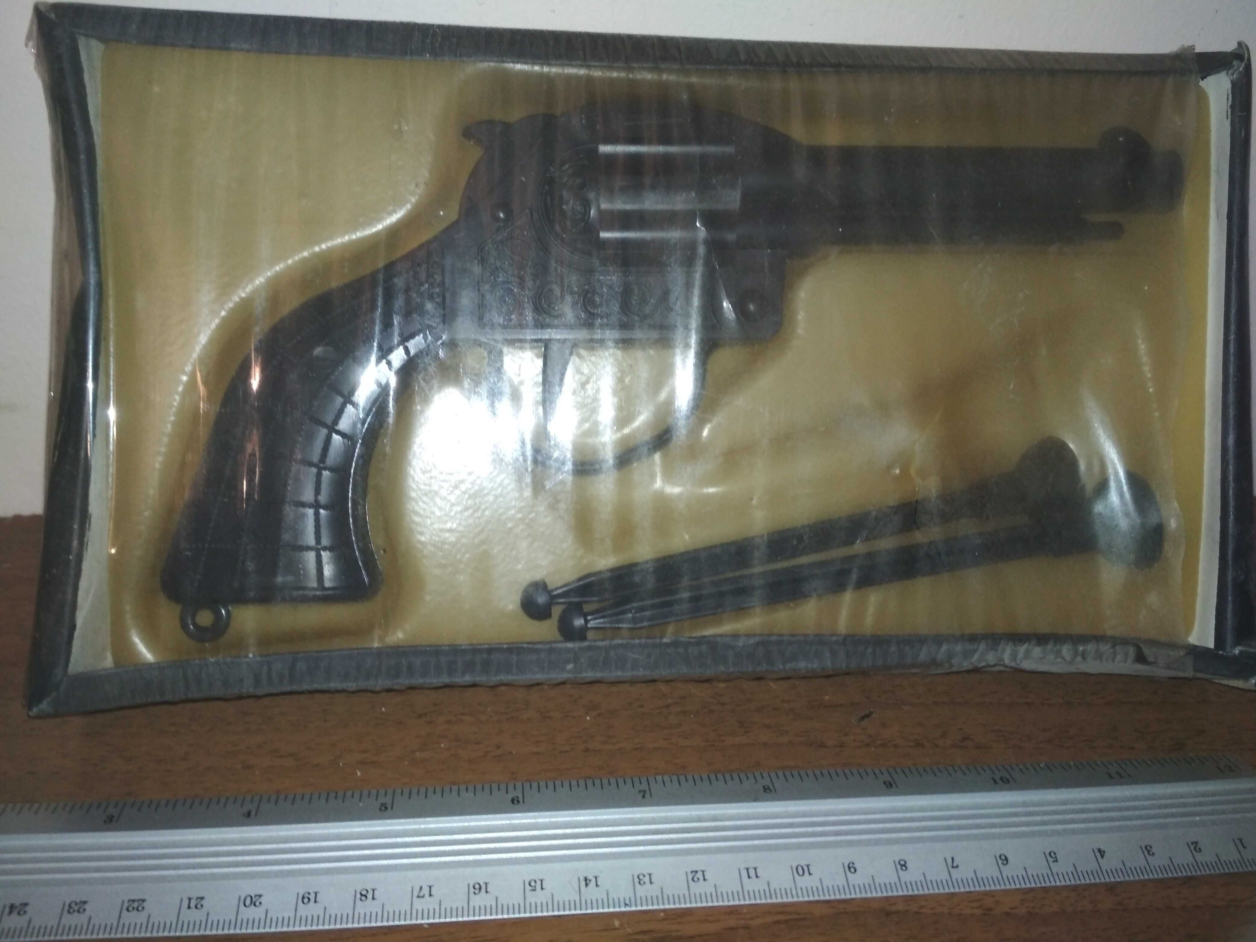 Револьвер детский стреляющий, новый, из СССР. Запечатка