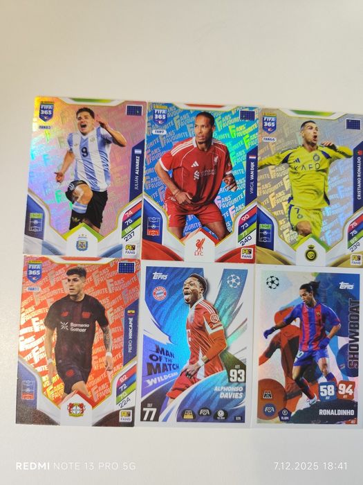 Karty z piłkarzami panini 365