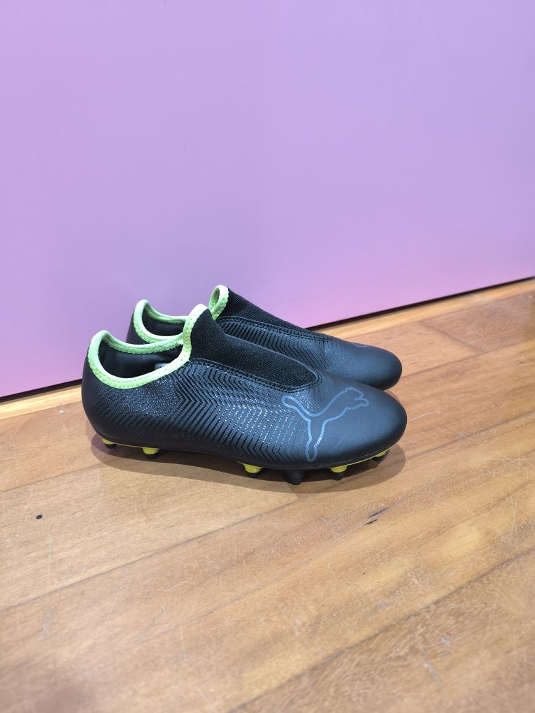 Chuteiras Puma Finesse Laceless FG semi-novas