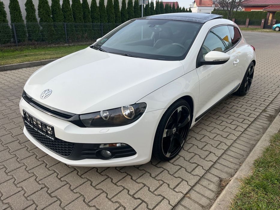 Volkswagen Scirocco 1.4 122KM Panorama dach PDC czarny sufit